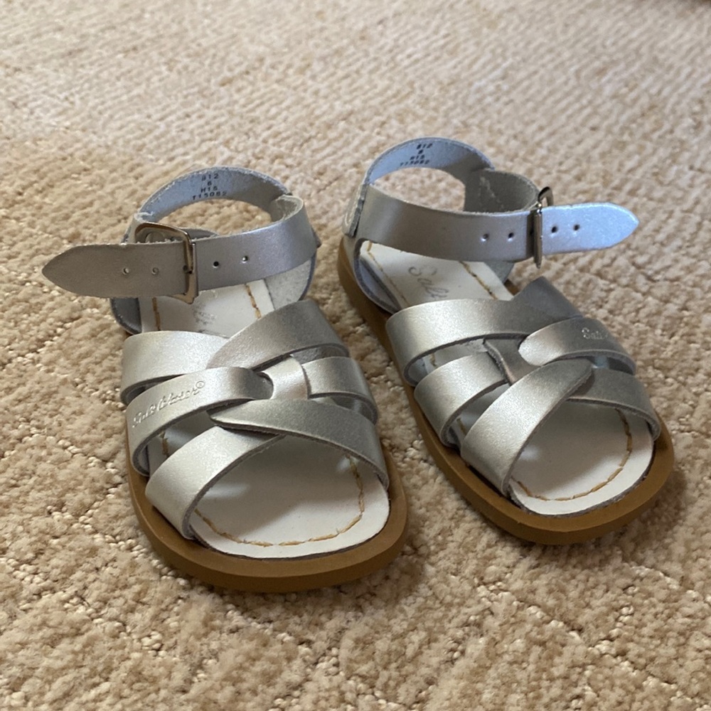 New without tags toddler Salt Water Sanals